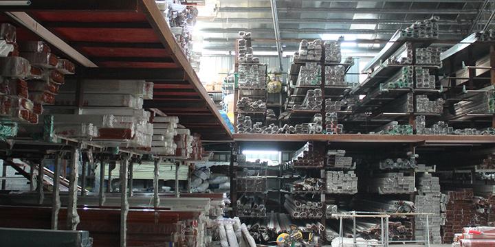 飛躍時代倉庫一角